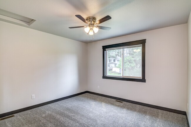 Building Photo - 1652 Hong St