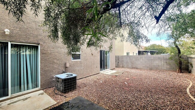 Building Photo - 7553 Dry Creek Ave