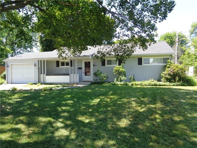 Primary Photo - 209 Winding Way