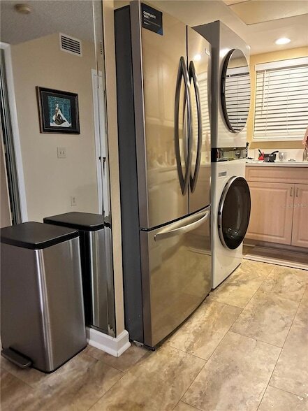 Building Photo - 6009 Sea Ranch Dr