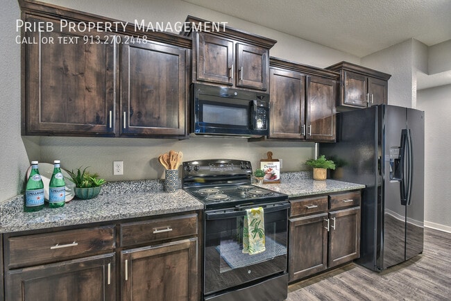 Building Photo - 12307 S Chelsea St