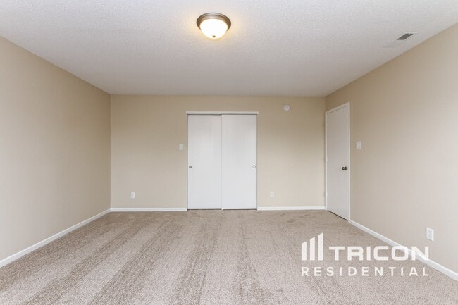 Building Photo - 10396 Waverly Dr