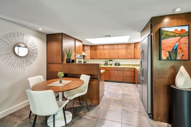 Building Photo - TEMPE GOLF COURSE HOME in SHALIMAR NEIGHBO...