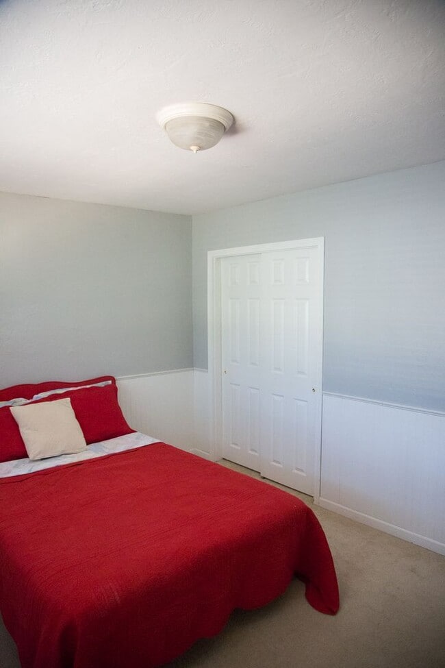 Building Photo - (OWE) 3 bed 2 bath home in Cal Young Neigh...