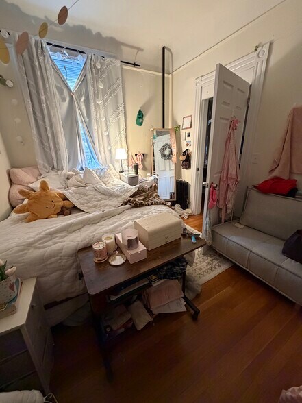 Building Photo - 521 Beacon St