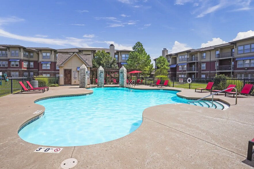 Building Photo - 701 W 101st Pl S