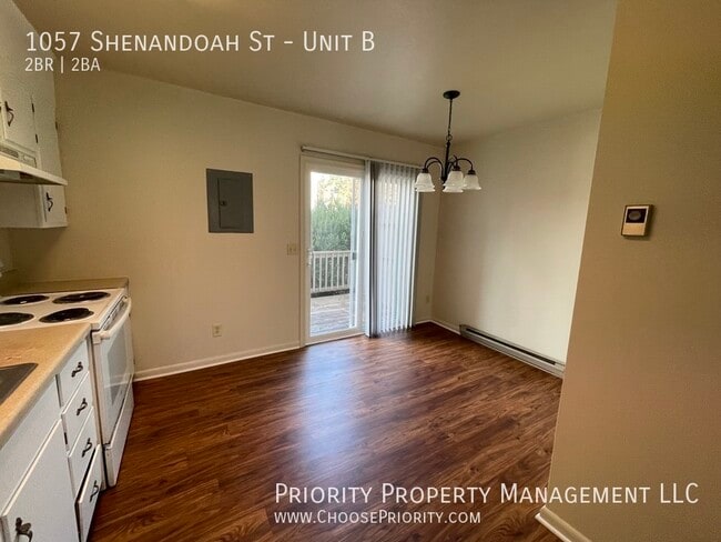 Building Photo - 2 Bedroom, 1.5 Bathroom Townhome in Harris...