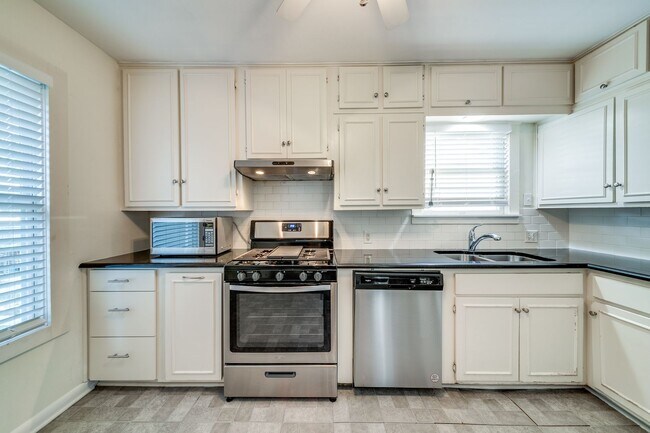 Building Photo - 136 Harmon Dr