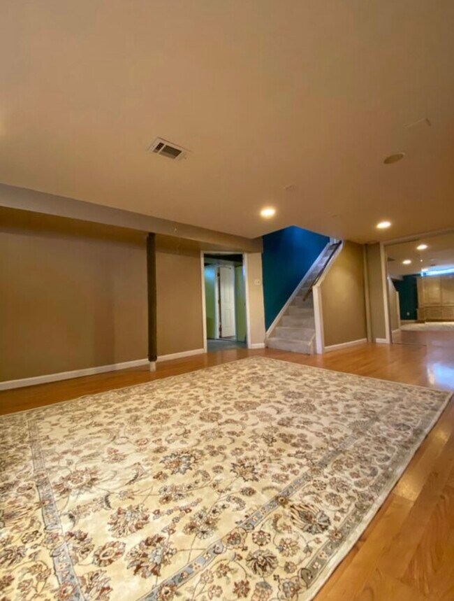 Building Photo - 2309 Cumberland Dr