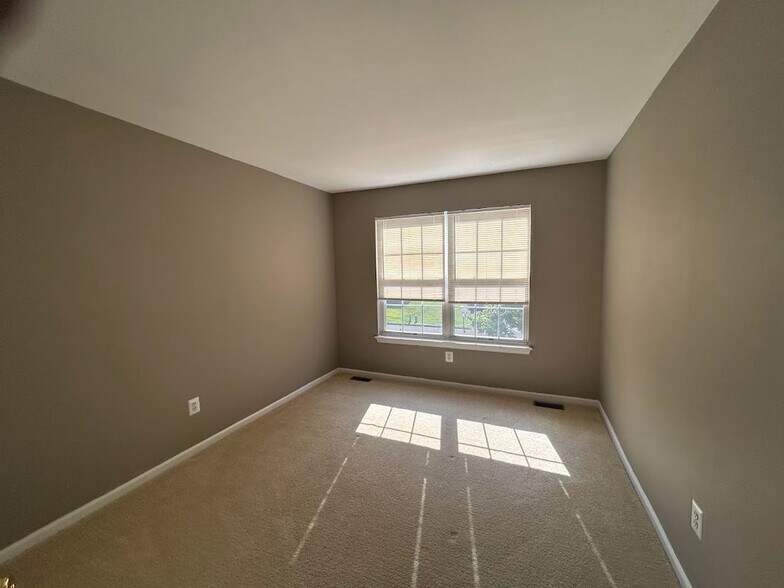 Building Photo - 2623 Virginia Ln