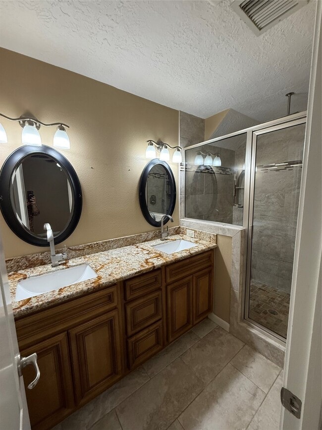 Building Photo - 5103 Encino Ct