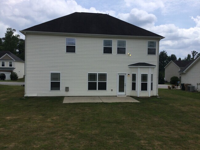 Building Photo - 88 Killington Dr
