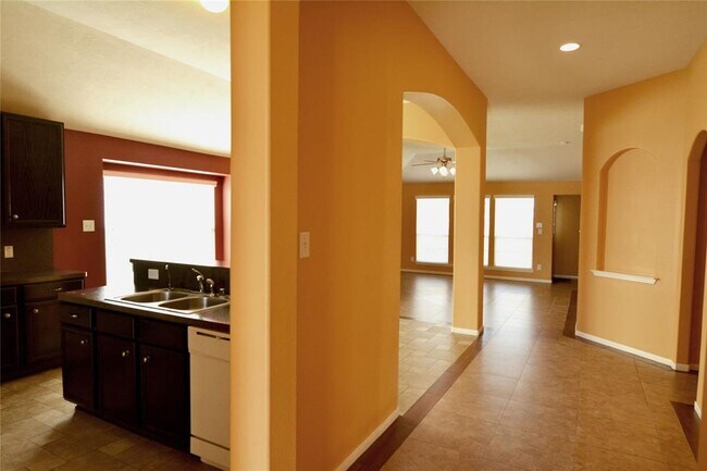 Building Photo - 9303 Daisy Cove Ln