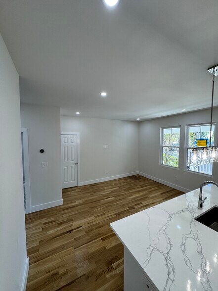 Building Photo - 231 Sixth Ave