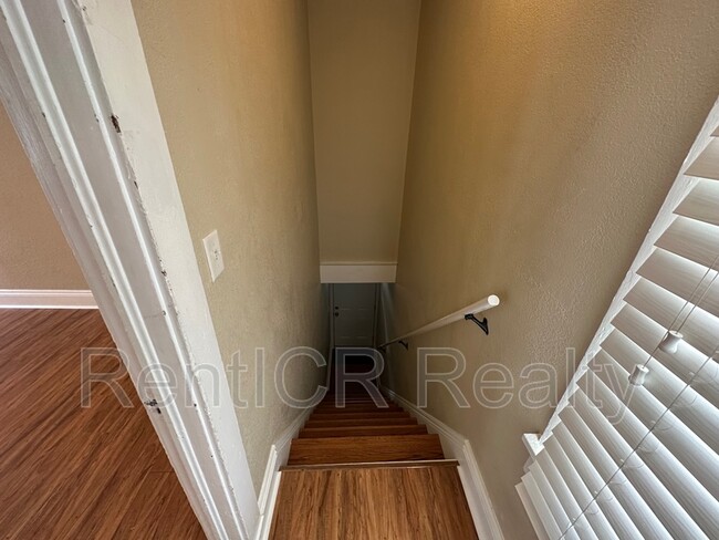 Building Photo - 532 11th Ave N