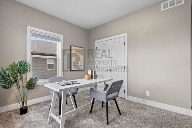 Building Photo - 16893 Madison Cir