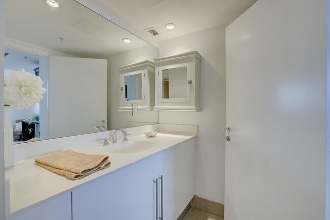 Building Photo - 3000 S Ocean Dr