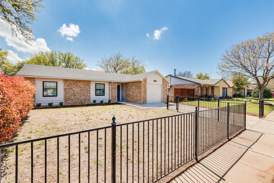 Building Photo - 3805 Longmeadow Way