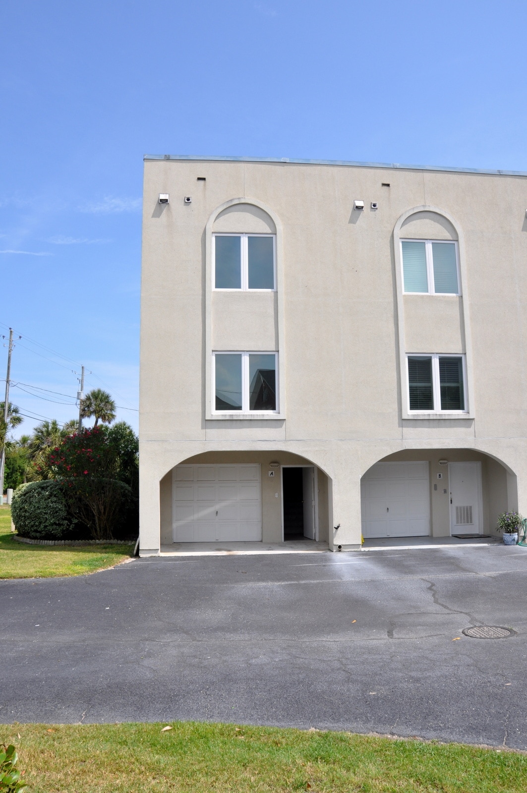 Exterior of Sea View - 6 Van Horne Ave