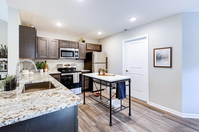 Building Photo - 25 Glade Lp