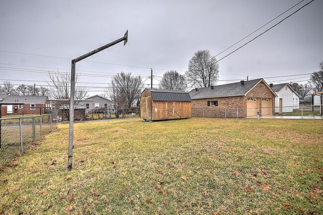 Building Photo - 2 Bedroom /  1 Bath Home Kingsport TN