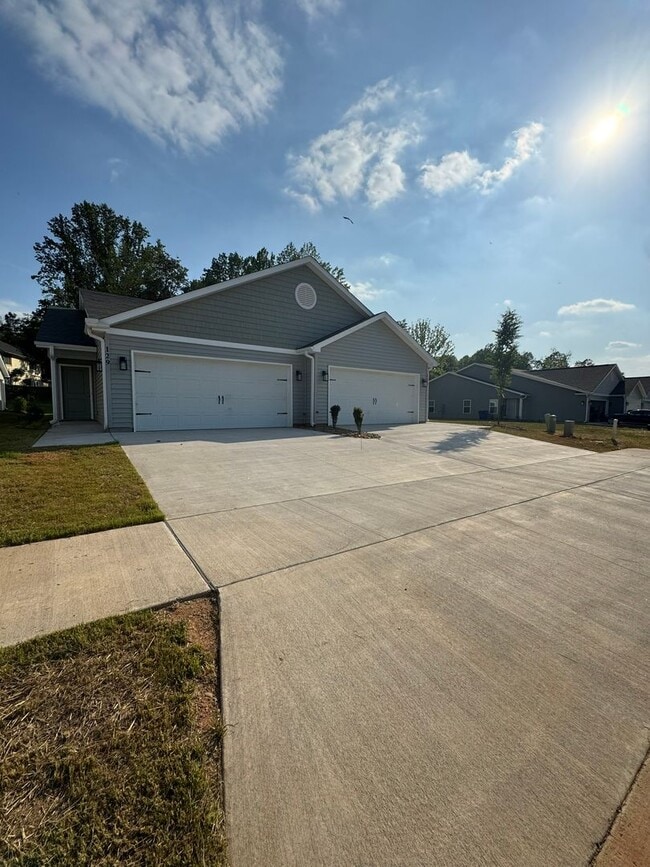 Building Photo - 136 Brawley Villas Pl