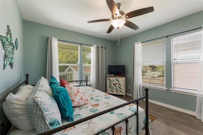 Building Photo - 5420 Avenue Q