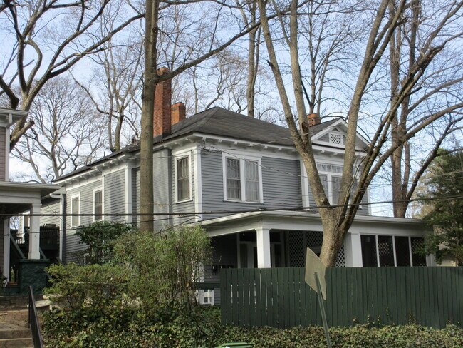 Building Photo - 856 Monroe Dr NE