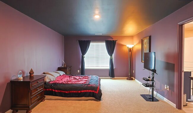 Building Photo - Beautiful 5 Bedroom, 3 Bath Home- New to Rental Market- Short Commute to Ft. Bragg
