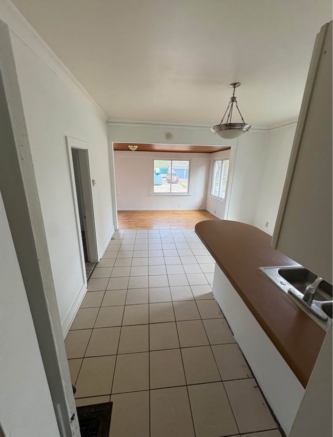 Building Photo - 814 16th St S