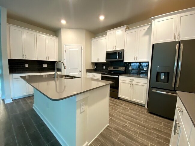 Building Photo - 11440 Satire St