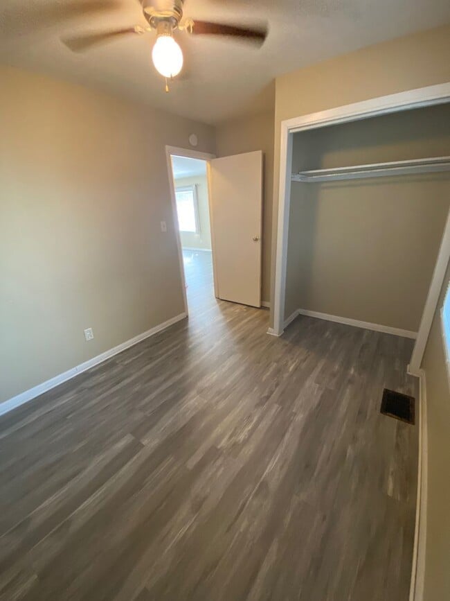Building Photo - 2 Bedroom House!