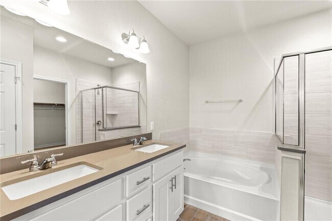Building Photo - 1607 Denesa Dr