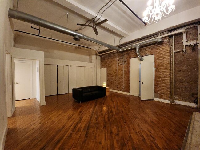 Building Photo - 87 Peachtree St SW