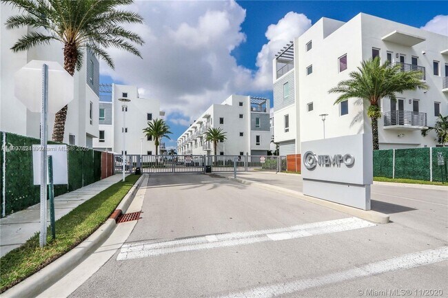 Primary Photo - 9115 NW 33rd St