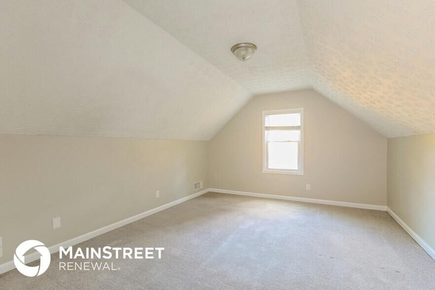 Building Photo - 3991 Woodland Cir SE