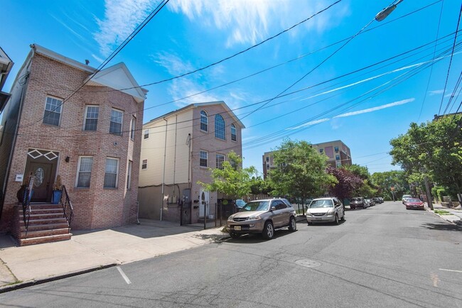 Building Photo - 28 Armstrong Ave