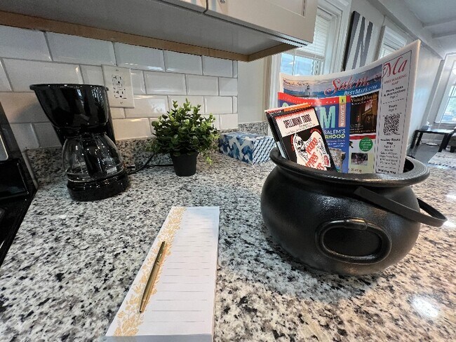 Building Photo - 14 Lathrop St