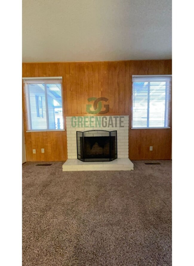 Building Photo - 925 Charleston Ave