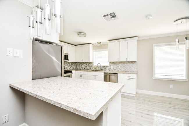 Building Photo - 4310 Woodvalley Dr