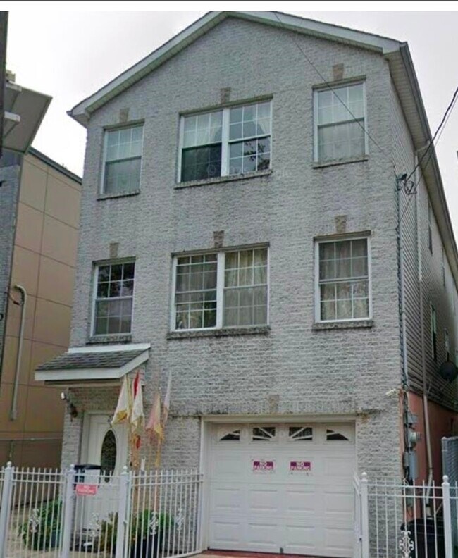 Building Photo - 27 Jewett Ave