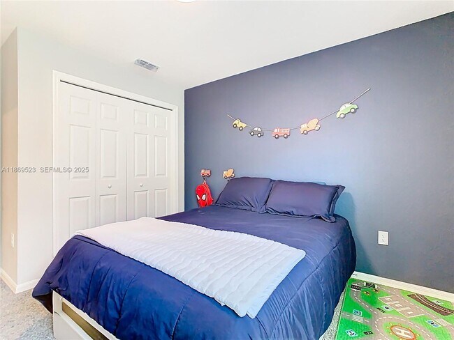 Building Photo - 1060 Cascade Dr