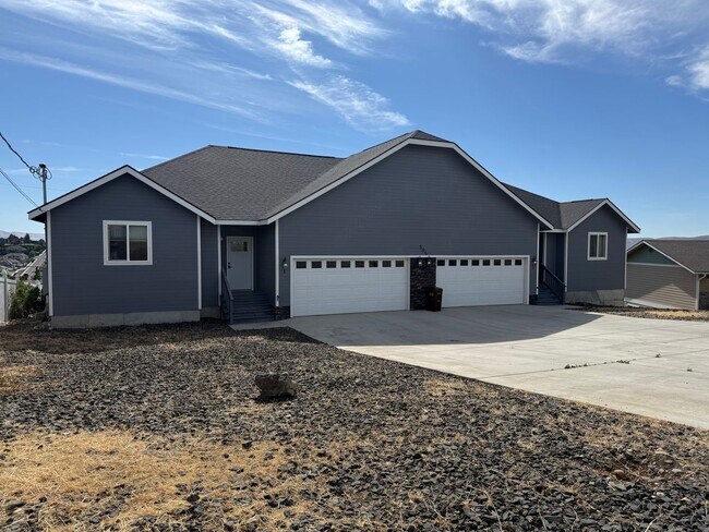 Building Photo - 505 N 80th Ave