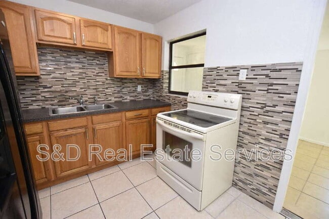 Building Photo - 105 Flamingo Dr