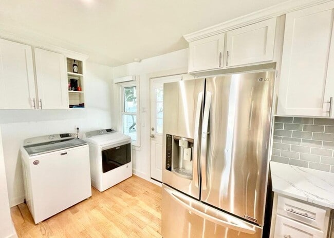 Building Photo - 6623 Kenwell St