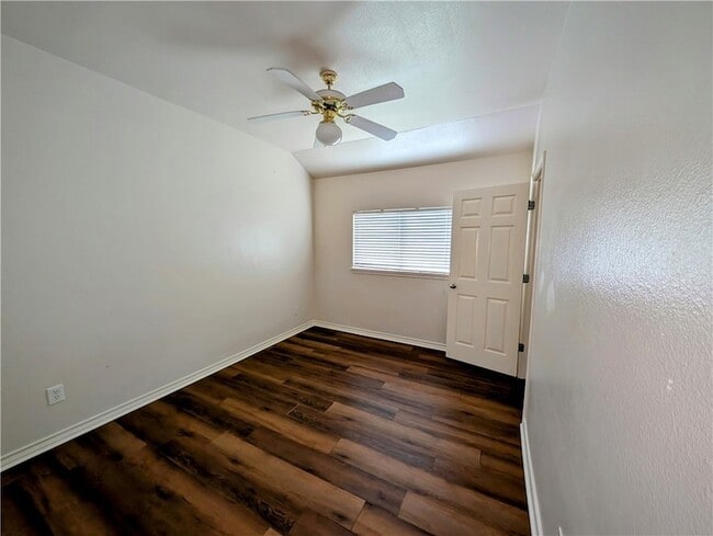 Building Photo - 3910 Gibraltar Dr