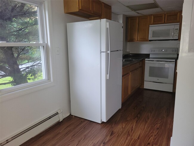Building Photo - 10 Henning Dr