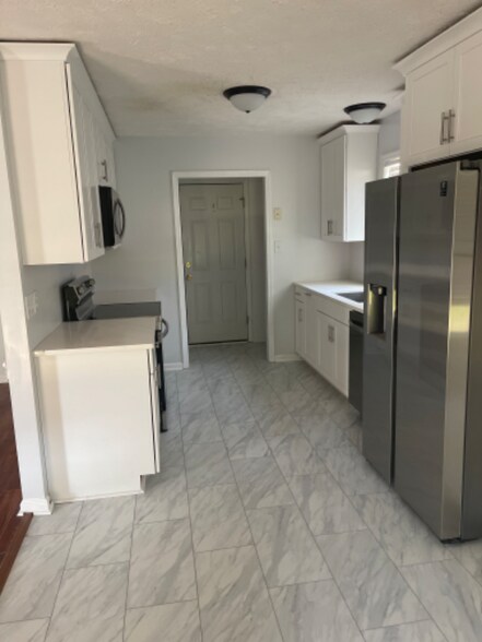 Building Photo - 7791 Cottonwood Ave