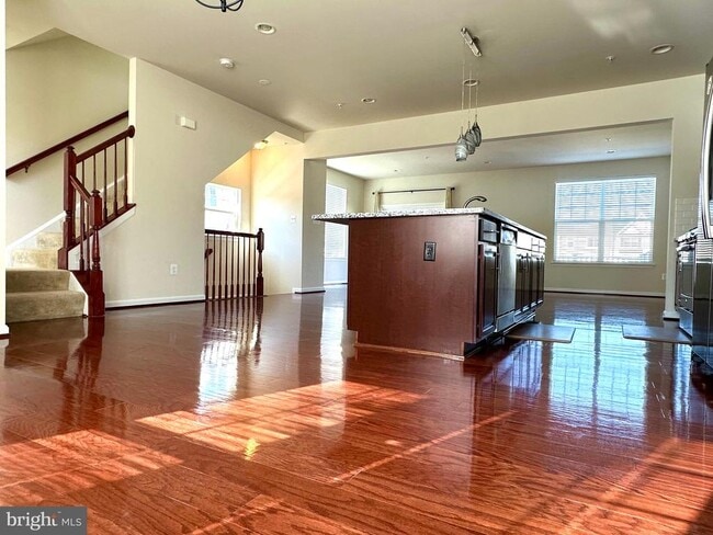 Building Photo - 200 Marina View Ct
