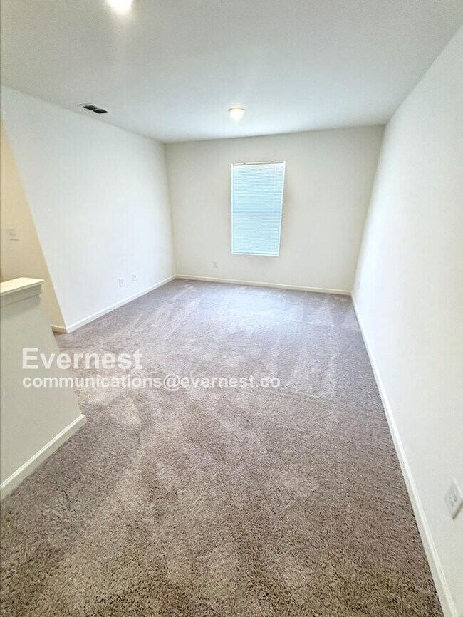 Building Photo - 141 Flowering Cherry St